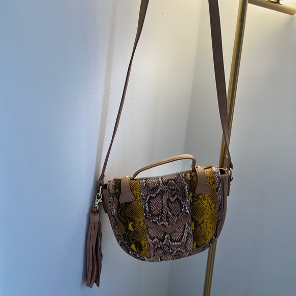 bcbgeneration purse beige and yellow print - Picture 4 of 5